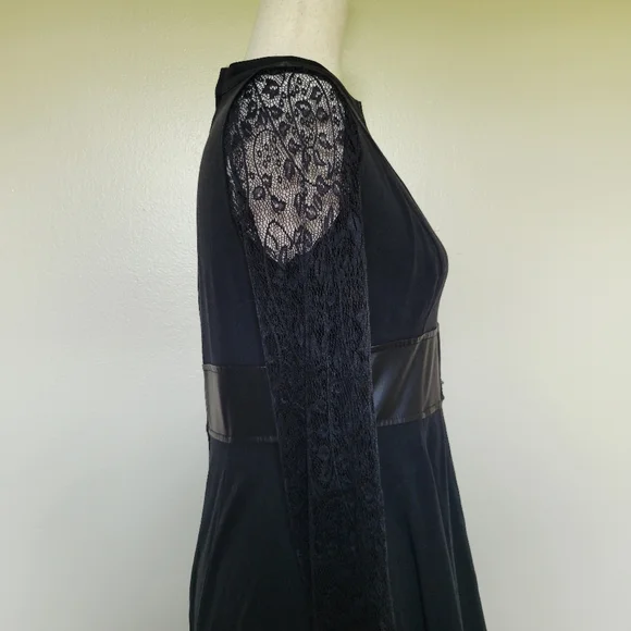 Royal Bones | Lace Keyhole Hi-Low Dress - Picture 7 of 12